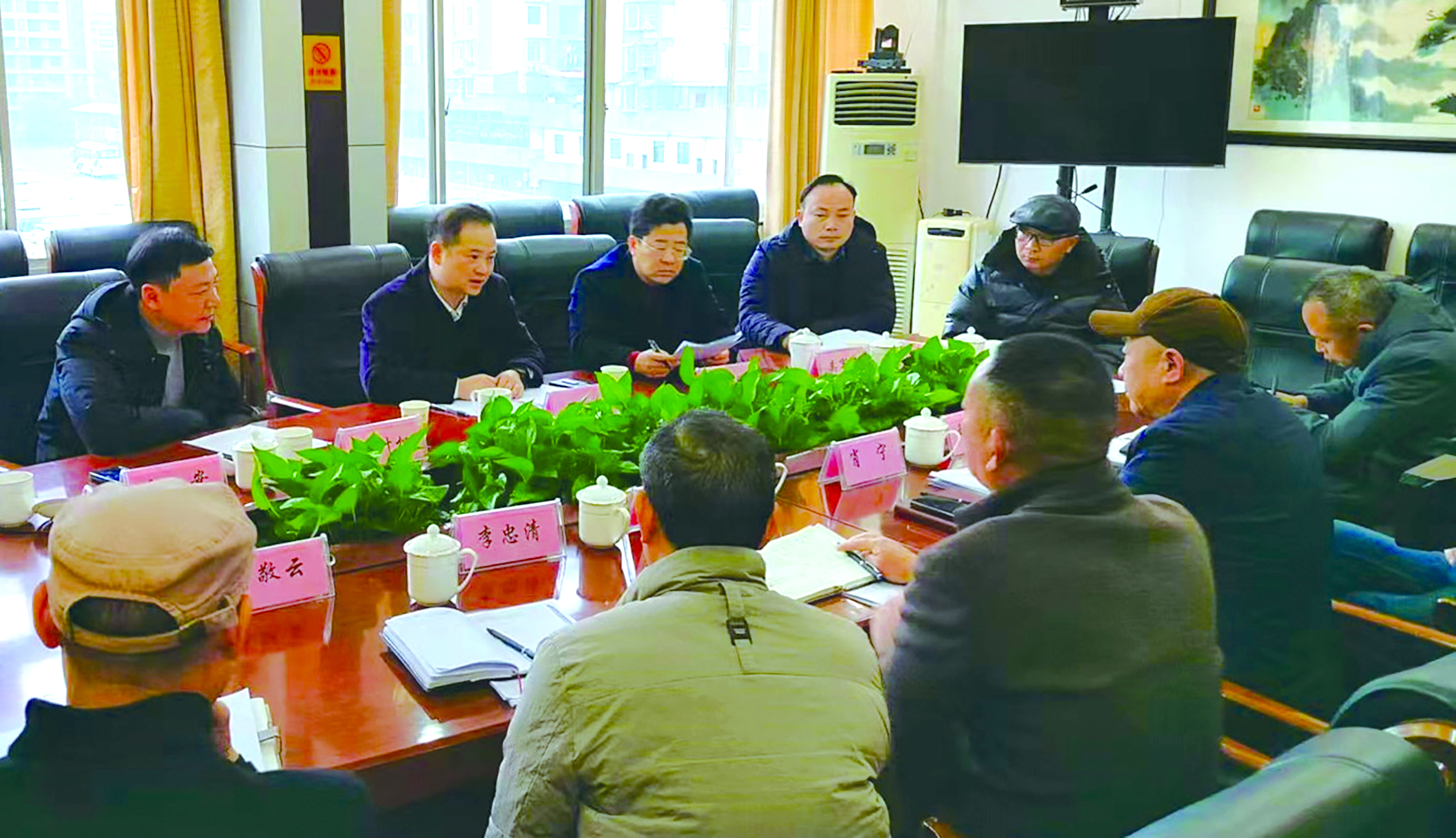 賀源深入我司督導(dǎo)檢查時要求 抓實服務(wù)保障 護(hù)航春運(yùn)出行   （李高雄 徐容芳報道）