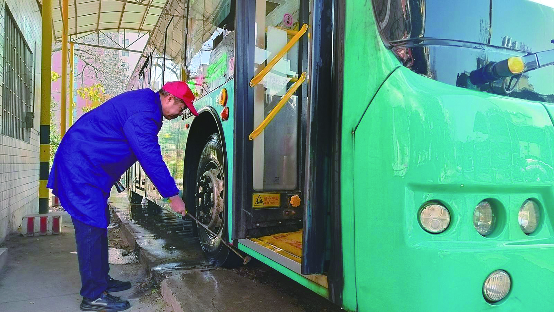 春運首日，我司各汽車站以熱情服務(wù)—— 讓乘客臉上多一份笑容